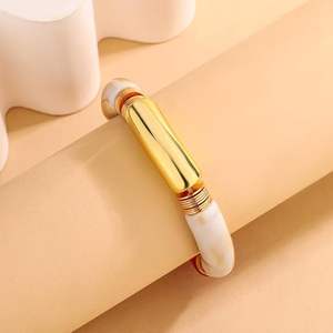 Brazalete de Resina Roja Marmoleada Colorida Hecha a Mano, Conectores Dorados, Estilo Étnico, para Bodas, Modelo Hecho a Mano en India, Pintado a Mano - Product Image 5