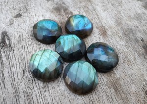 Rectángulo de piedras preciosas calibradas con reverso plano facetado de labradorita azul natural cortado en todos los tamaños hasta 20mm - Product Image 3