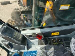 รถขุดฮุนได HX220HD มือสอง สภาพดี รถขุดไฮดรอลิกแบบตีนตะขาบ สำหรับงานก่อสร้างอาคาร - Product Image 6