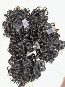 Vente en gros de paquets de cheveux humains vierges bouclés 100% bruts pour bébé indien Remy tissage de cheveux indien jeune femme cheveux humains à cuticule alignée - Product Image 5