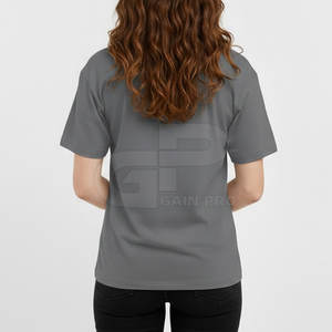 Camiseta del Día de la Madre con diseño personalizado elegante y un estilo casual y relajado. - Product Image 4