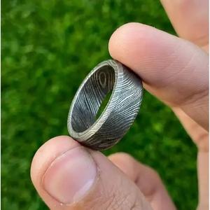 Bague en acier Damas faite à la main sur mesure avec belle boîte cadeau-Cadeau de mariage ou d'anniversaire personnalisé - Product Image 2