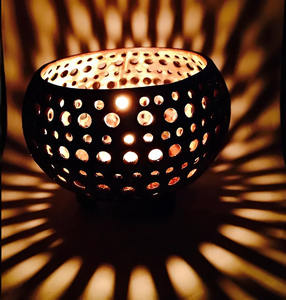 Lámpara de cáscara de coco estampada hecha a mano, iluminación natural ecológica, regalo artesanal, portavelas de cáscara de coco - Product Image 4