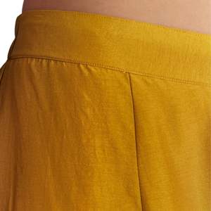 Costume Sharara en soie jaune avec cape Zari brodée pour femme fête de mariage indienne et tenue de fête traditionnelle - Product Image 6