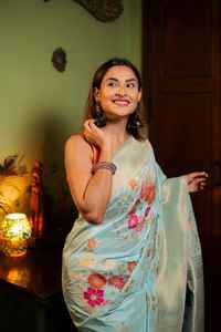 Seda pesada exclusiva para ocasión Anu patrón floral de seda viscosa en Zari tejido Sarees - Product Image 4