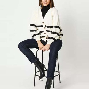 Cárdigan Clásico Bordado de Algodón 100% Cálido y Cómodo para Otoño, con Botón Único en la Parte Delantera, Logotipo, Manga Larga y Corte Holgado para Mujer - Product Image 2