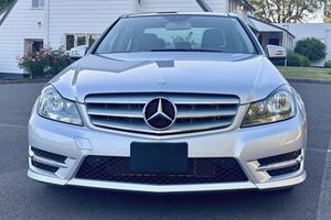 Mercedes-Benz C300 4Matic berline 2012 d'occasion en excellent état - Product Image 5