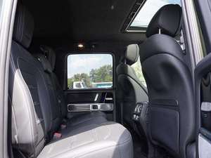 M e r c e d e s B e n z Clase G AMG G 63 4MATIC con ruedas de aleación Asientos de cuero Sistema de navegación Arranque remoto - Product Image 4