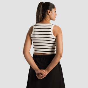 Camiseta sin mangas a rayas básica para mujer, top corto de rayón transpirable de punto con cuello de lazo, logo personalizado para gimnasio y yoga, estampado en color blanco - Product Image 4