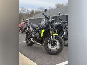 Nouvelle Moto Routière Triumph <span class=keywords><strong>Scrambler</strong></span> <span class=keywords><strong>900</strong></span> Stealth Edition 2024 : La Nouveauté qui Fait Sens - Product Image 3
