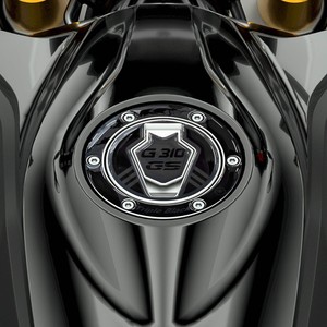 Adesivo 3D Personalizzato per Tappo Serbatoio Carburante, Logo Impermeabile Compatibile con BMW G 310 GS Triple Black 2017-2023 - Product Image 1