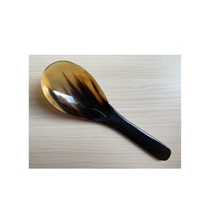 Cuillère de service alimentaire en corne de boeuf de buffle Cuillère en corne solide de taille personnalisée pour la maison Hôtel Table à manger Dîner Cuillère à dîner - Product Image 1