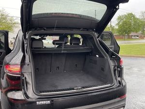 Offre exceptionnelle : Porsche Cayenne 2023 d'occasion, prête à être expédiée - Product Image 6