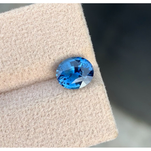 Saphir bleu naturel de Madagascar, taille ovale excellente, 1,63 ct, impeccable. - Product Image 1