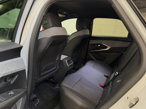 Véhicule d'occasion 2024 Peugeot 3008 SUV 4 portes automatique conduite à gauche sièges en tissu R18 7 places garantie 3 ans fabriqué au Japon - Product Image 4