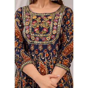 Conjunto de pantalones Anarkali Kurta con bordado Floral para mujer azul marino Dupatta bordado Floral elegante para festivales especiales - Product Image 4