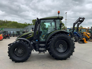 Tracteur mini Valtra G135 homologué CE, 50-55 CV, 4 roues motrices, avec cabine - Product Image 4