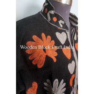 Chaqueta Bomber con Bordado a Mano, Estilo Vintage con Flores y Corazones, Prenda Exterior en 100% Algodón para Boutiques - Product Image 3