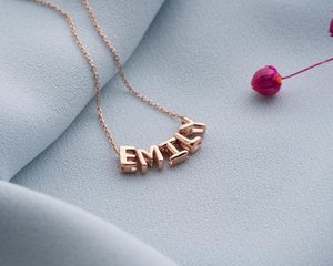 Collier avec nom en lettres 3D personnalisées, bijoux personnalisés pour femmes, cadeau élégant, à porter tous les jours, design élégant pour un cadeau d'anniversaire - Product Image 2