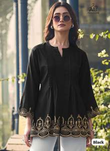 Vêtements ethniques indiens tendance, Kurti court avec motif plissé et broderie, tunique à bas prix, Kurtis en rayonne lourde - Product Image 4