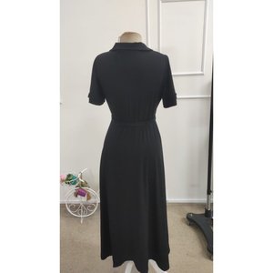 Robe mi-longue en viscose à col cache-cœur et manches courtes pour femme, avec ceinture et fente, 34687 - Noir - Product Image 6