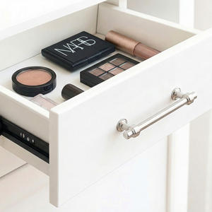 Poignée de tirage en alliage de zinc moderne et minimaliste pour cuisine, chambre, salle de bain, armoire/placard/tiroir - Durable, éco-responsable, facile à installer - Product Image 5