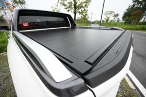 Nouvelle conception de couvre-caisse de camion compatible avec <span class=keywords><strong>Ford</strong></span> <span class=keywords><strong>Ranger</strong></span> avec barres de sport, couvercle à enroulement rétractable, imperméable, couvercle à enroulement pour pick-up - Product Image 2