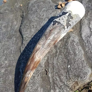 Chope viking en corne durable pour les boissons de fête, finition naturelle, corne viking pour une décoration authentique, qualité supérieure pour les bars et les clubs - Product Image 1