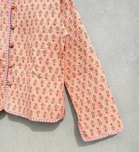 Chaqueta acolchada de algodón informal Abrigo Reversible Temporada de invierno Kantha Chaqueta corta Estampado de bloques a mano Tela tejida Técnicas lavadas - Product Image 2