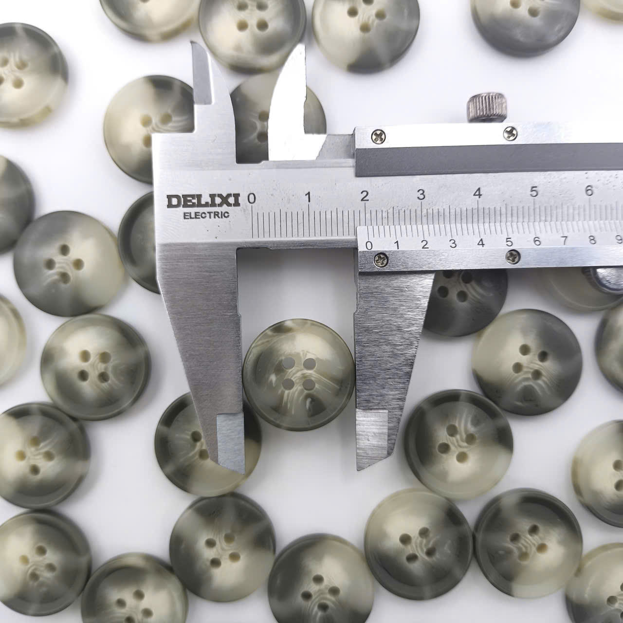 สีน้ำตาล-ครีม