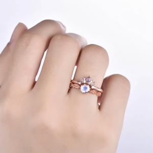 Bague de fiançailles en or 18 carats en pierre de lune arc-en-ciel avec de vrais diamants - Product Image 5