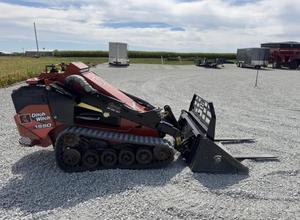 ENVÍO GRATUITO Ditch-Witch 1550 Mini Cargadora Compacta con Certificación EPA y CE, Cilindro Hidráulico Eaton, Motor Principal, Bomba, Caja de Cambios, Engranaje, PLC - Product Image 4