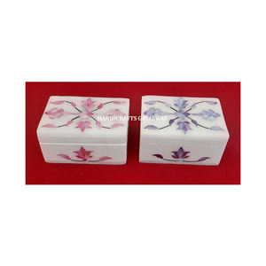 Looks attrayants Design classique marbre blanc rose et bleu nacre boîte à bijoux utilisée pour les décorations de mariage et les cadeaux - Product Image 1