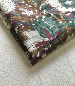 Tela de Algodón Estampada a Mano con Diseño Floral Mughal Indio en Tonos Marrón, Verde Azulado y Detalles en Color Vino - Product Image 3