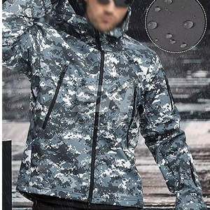 Chaqueta Táctica Ligera Resistente al Agua, Material Transpirable, Capucha Ajustable y Múltiples Compartimentos de Almacenamiento - Product Image 3