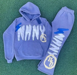 Ensemble de survêtement streetwear premium avec sweat à capuche au design audacieux et pantalon de jogging confortable, unisexe - Product Image 2