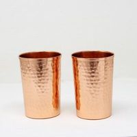 Verre ayurvédique en cuivre avec intérieur sans soudure et surface polie idéale pour une hydratation saine et un bien-être naturel