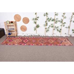 Alfombra Kilim Vintage de 2,5x10 pies en diseño de retazos de lana naranja con respaldo de látex para una decoración cálida y acogedora para el hogar - Product Image 2