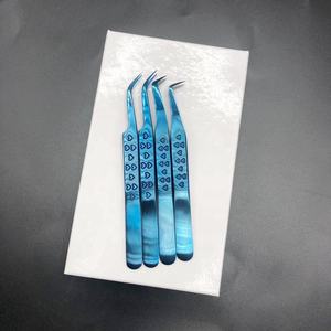 Pinzas de pestañas curvas de volumen rusas de Plasma azul con logotipo personalizado de alta calidad, venta al por mayor, fibra de agarre de corazón de acero sostenible en punta - Product Image 2