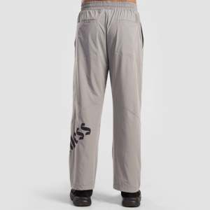 Pantalones Deportivos Color Gris Claro para Hombre, Estilo Formal a la Moda, Logotipo Personalizable, Lavado de Color, Cierre con Cremallera Elegante para Entrenamiento - Product Image 3