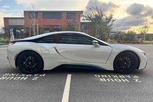 BMW i8 Coupé 2019 Usado Premium ~17,000 Millas, Híbrido Enchufable de 369 hp - Product Image 2