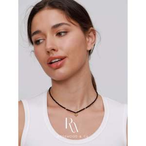 สร้อยคอลูกปัดสปิเนลสีดำสุดฮิต พร้อมจี้รูปใบโคลเวอร์สี่แฉกและจี้ออนิกซ์ เครื่องประดับอัญมณีนำโชค - Product Image 3