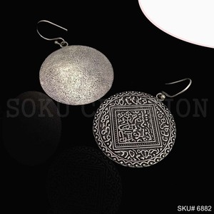 Chapado en oro negro Elegante diseño de moneda de estilo vintage de pendiente de alambre de oreja al por mayor personalización completa ofrecida SKU6882 - Product Image 2