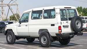 TOYOTA LAND-CRUISERs LC76 Serie 4.5L Hardtop USADOS CON BAJO KILOMETRAJE - Product Image 2