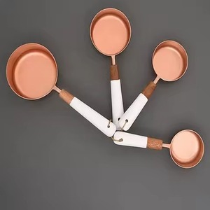 Cuillère à mesurer avec manche en bois, cuillère à mesurer artisanale avec manche en bois, cuillère à mesurer en acier inoxydable doré, design unique - Product Image 1