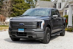 Auto Usado Confiable, Ford F-150 Lightning Lariat 2022 - Product Image 1