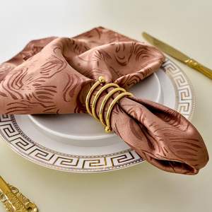 Beau rond de serviette en métal finition argentée moderne pour un banquet d'anniversaire de mariage élégant - Product Image 2