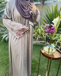 ชุดเดรสอาบายะสำหรับผู้หญิงชุดเดรสดูไบแบบเรียบง่ายปักด้วยมือหรูหราผ้าระบายอากาศได้ดี - Product Image 1