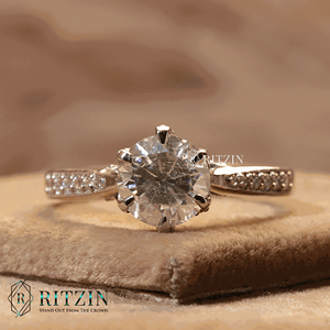 Solitario de diamante de corte redondo con acentos Anillo de compromiso para mujer - Product Image 5