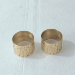 Anneau de serviette texturé serpent en laiton de luxe de haute qualité miroir finition mate porte-serviettes pour table pour les fêtes et les hôtels - Product Image 2